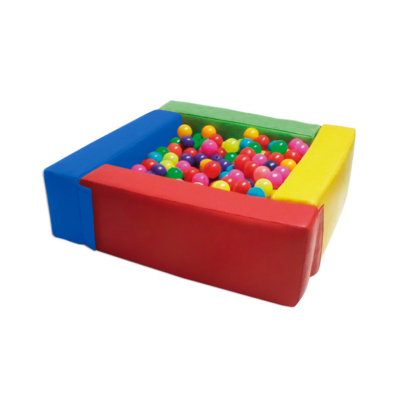 PISCINA CON PELOTAS_PLAZA BLANDA